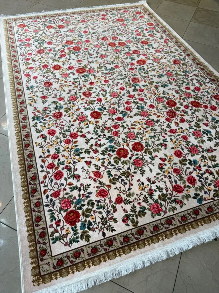 فرش ۱۲۴۰ شانه طرح گل‌بهار کرم پرگل