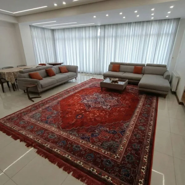 فرش لاکی در خانه ایرانی