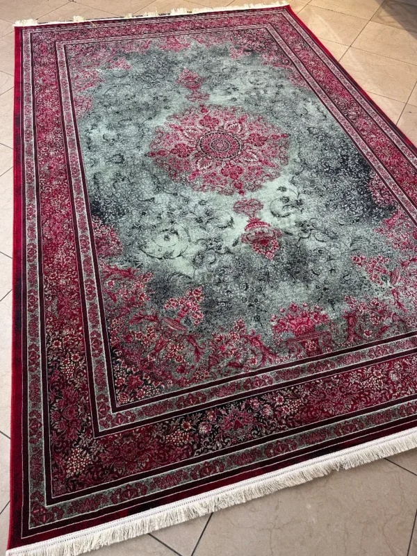 فرش طرح دیبا سبز کد GLS با طراحی کلاسیک و رنگ زمینه سبز