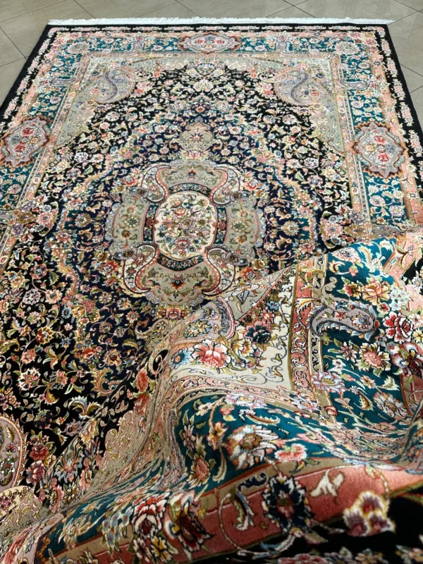 فرش کرک و ابریشم سرمه ای