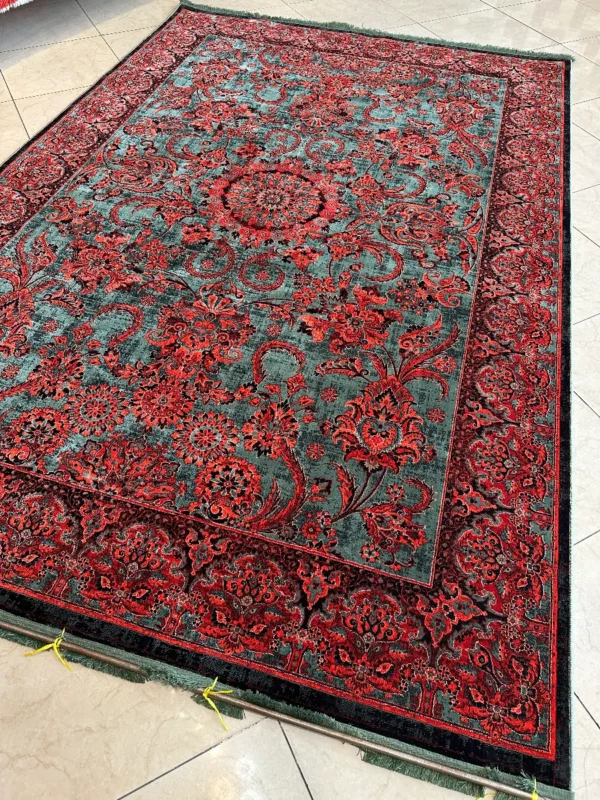 فرش طرح افشان فرانسوی با زمینه آبی تیره و گلهای قرمز