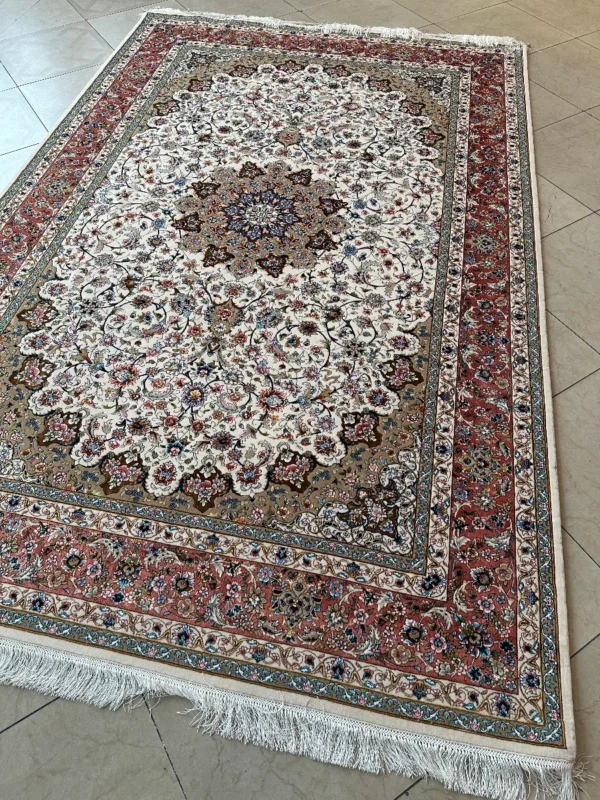 فرش کرک و ابریشم طرح اصفهان کرم کد 4823 کالکشن فاخر