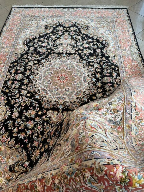 نمای کامل فرش 1200 شانه طرح اصفهان مشکی با ترنج لاکی