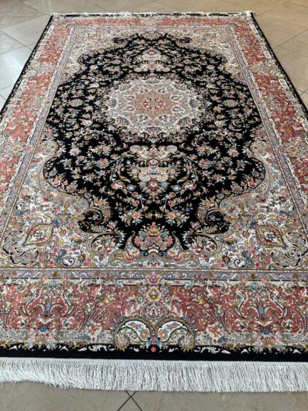 فرش کرک و ابریشم طرح اصفهان مشکی کد 4834 کالکشن فاخر