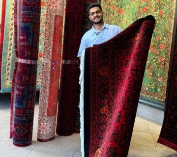نمای نزدیک از بافت ریز و درخشش ابریشمی فرش ماشینی تراکم ۱۵۰۰ بابافرش