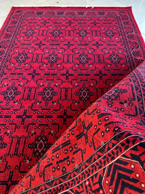 نمای کامل فرش ۷۰۰ شانه طرح بلوچ با ریشه گلیم‌بافت